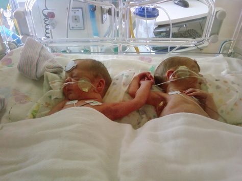 my twins holding hand in the nicu....what a blessing Twin Baby Photos, Preemie Baby Girl, Premie Baby, Nursing Goals, Hong Kong Photography, Twin Pictures, Premature Birth, Twin Photos, Micro Preemie