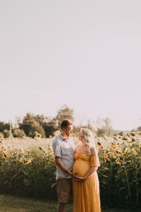 Photography Prompts, Sunflower Photos, Sunflower Photo, Maternity Pics, Maternity Photoshoot, Maternity Shoot, Pregnancy Shoot, Maternity Session, Maternity Pictures