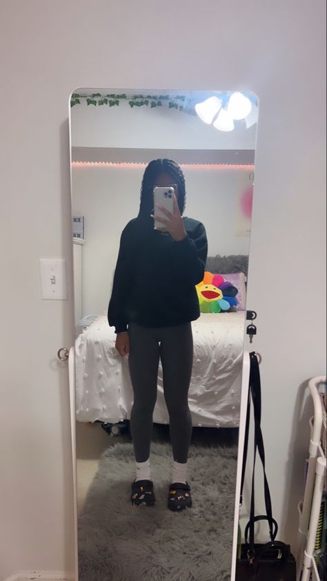 Fits With Grey Leggings, Black Leggings And Crocs Outfit, Outfits With Leggings And Crocs, White Crocs Outfit Black Women, Comfy Outfits With Crocs, How To Style Black Crocs, Gray Nike Hoodie Outfit, Outfit Ideas With Black Crocs, Outfits With Dark Grey Leggings