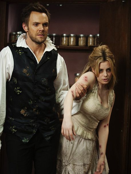 Halloween 2011: TV Costume Check! Vampire And Victim Costume, Vampire Victim Costume, Jeff And Britta, Vampire Victim, Britta Community, Community Picture, Community Tv Show, Gillian Jacobs, Joel Mchale