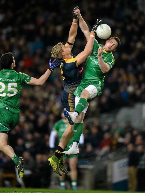 The main reason why International Rules Football Test matches came about was due to the similarities of Australian Rules Football and Gaelic Football to one another, certainly related to kicking goals, etc. So this was launched in the late 1990s, with Test Matches played in Ireland one year, Australia the next year, vice versa. Here we see a Test Match being played in Melbourne between Australia and Ireland. Gaelic Football, Test Match, Australian Football, 2025 Vision, World Of Sports, Reason Why, Active Wear For Women, Rugby, Melbourne