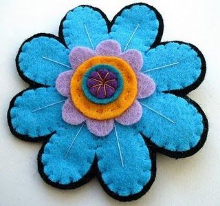 tutorials Felt Flower Tutorial, Diy Stocking Stuffers, Diy Stockings, Felt Embroidery, Felt Jewelry, Felt Pattern, Felting Tutorials, Felt Patterns, Felt Brooch