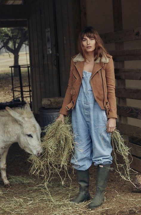 Alyssa Miller, Foto Cowgirl, Farm Fashion, Farmer Girl, Bohemian Diesel, Farm Clothes, Estilo Country, Gardening Outfit, Farm Style