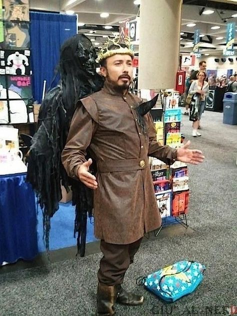 Renly Baratheon | Community Post: 20 Game Of Thrones Costumes Sure To Blow You Away Renly Baratheon, Best Cosplay Ever, Game Of Thrones Cosplay, Game Of Thrones Costumes, A Game Of Thrones, Gra O Tron, Epic Cosplay, Nerd Love, Creative Games