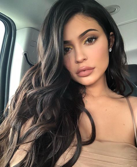 Kylie Jenner selfie | #kyliejenner Eye Makeup Kylie Jenner, Kylie Lashes, Maquillaje Kylie Jenner, Moda Kylie Jenner, Maquillage Kylie Jenner, Stile Kylie Jenner, Eyeliner Tips, Looks Kylie Jenner, Jenner Makeup