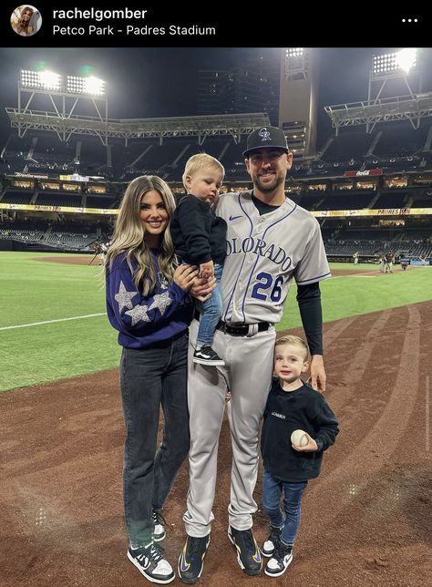 Mlb Wife Aesthetic, Mlb Wife, Baseball Outfits, Kids Softball, Baseball Couples, Baseball Family, Petco Park, Dream Future, Baseball Pictures