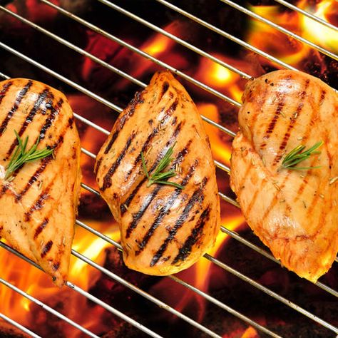 Grilling Frozen Chicken, Perfect Chicken Breast, Toast Hawaii, Cooking Frozen Chicken, Bbq Dinner, Perfect Chicken, Grilling Chicken Breast, Grilled Chicken Recipes, Cook Chicken Breast