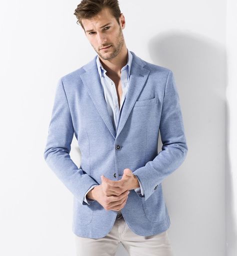 Cultures Hommes: Massimo Dutti veste piqué bleu ciel Light Blue Blazers, Blue Linen Suit, Blue Blazer Men, Costume Beige, Blue Suit Jacket, Blazer Outfits Men, Man Blazer, Beige Suits, Suits Men