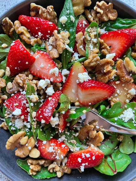 Strawberry Nut Salad, Strawberry Steak Salad, Raspberry Walnut Salad, Strawberry Walnut Salad Recipe, Strawberry Balsamic Salad, Bridal Shower Salad Ideas, Arugula Strawberry Salad, Balsamic Salad Recipes, Salad Walnut