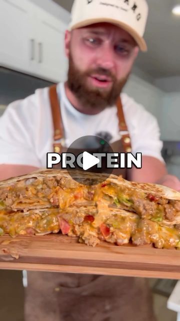 High Protein & Low Calorie Recipes on Instagram: "Would you eat this? 😋

High Protein Crunchwrap Supreme 😋
By @tastyshreds

Macros and ingredients:

483 cals, 54g protein 22 fat 45 carbs 

Ingredients to make 1:
1 large mission carb balance tortilla 
1 40 cal or less small tortilla 
100g nonfat Greek yogurt based chipotle sauce (see ebook)
4oz. 93/7 beef 
20g reduced fat cheddar 
Lettuce 
Tomato 
2 tbsp 45 calorie nacho cheese of your choice 
Taco seasonings 🧂 

Feel free to multiply this recipe to make 4

This recipe is by @tastyshreds 👈 Go follow his page for more high protein recipes!

#HealthyEating #LowCalorie #HighProtein #CrunchWrapSupreme #tacobell #easyrecipes #macrofriendly #macros #fakeaway #healthier" Low Carb Crunchwrap Supreme, Carb Balance Tortillas Recipes, High Protein Low Calorie Recipes, Carb Balance Tortillas, Crunchwrap Supreme, Nonfat Greek Yogurt, High Protein Low Calorie, Calorie Recipes, Chipotle Sauce