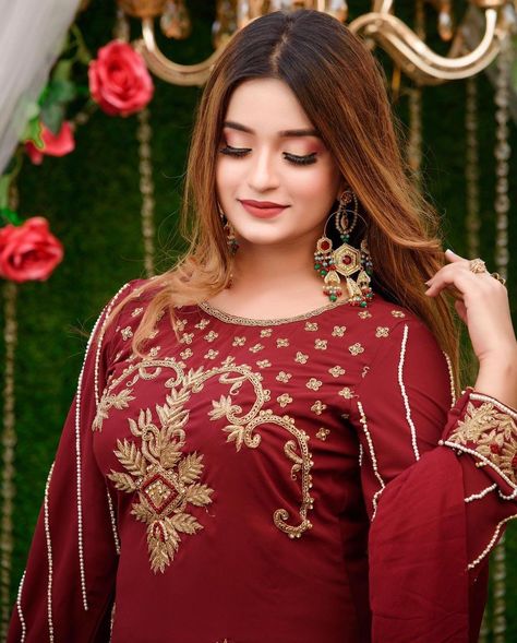 Bangladeshi Model Bangladeshi Girls Dp, Bridal Dp, Kainat Faisal, Pakistan Girl, Best Man's Outfit, Cute Photo Poses, Stylish Pic, Army Couple, Beautiful Blonde Hair