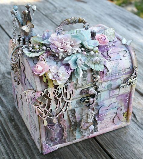 Mixed Media Boxes, Altered Box, Memories Box, Mixed Media Art Canvas, Mixed Media Crafts, Jewelry Box Diy, Creative Box, Decoupage Box, Shabby Chic Crafts