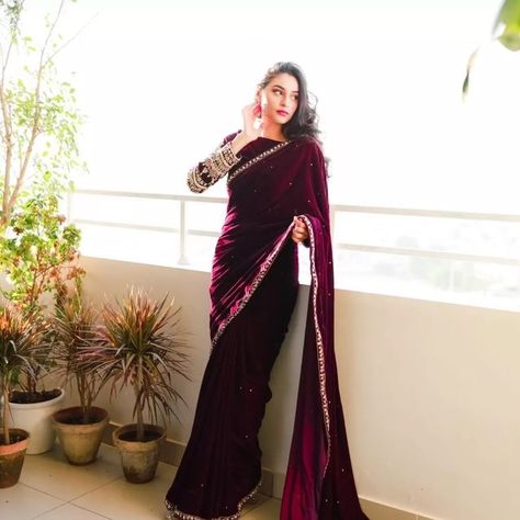 Sadi Photo, Sharara Design, Border Work Saree, Saree With Designer Blouse, Wedding Velvet, Velvet Saree, Saree Bollywood, Eternal Beauty, Patiala Salwar