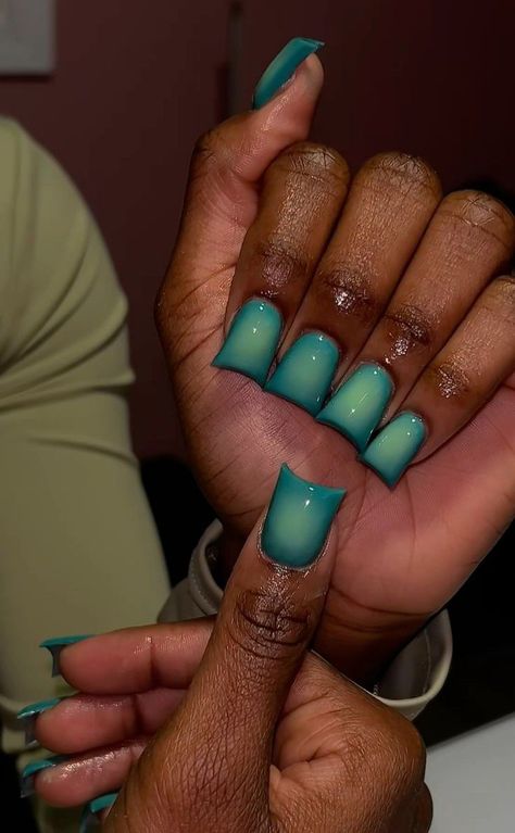 Jade Nails Acrylic Short, Jade Colored Nails, Short Green Nails Acrylic, Brown And Turquoise Nails, Blue And Green Nails Ideas, Short Blue Nails With Design, Teal Color Nails, Short Light Blue Nails, Aquamarine Nails