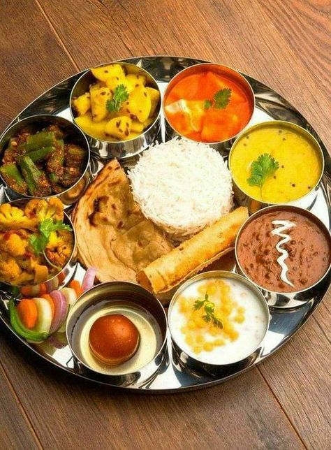 Veg Thali Indian, Bhojan Thali, Kerala Meals, South Indian Meals, Food Thali, Whisky Chivas, Chibi Bunny, Indian Thali, Indian Food Photography