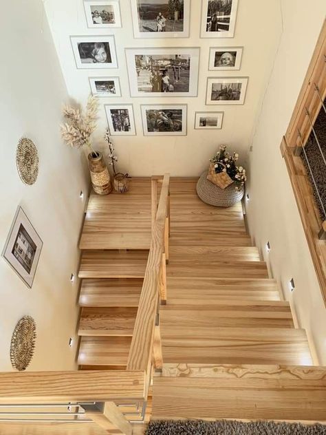 درابزين السلم, Staircase Decor, Home Stairs Design, House Stairs, Staircase Design, Stairs Design, Furniture For Small Spaces, Dream Home Design, 인테리어 디자인