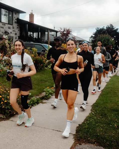 Let’s lead the first Alo RUNNERS Club👀 Recap! Loved celebrating Alo’s new running shoe with so many other runners globally! We all ran a 5km at the same time Saturday🌎 SO to everyone who came out. We almost beat the rain🌧️ You were amazing!! Could not have asked for a better group to lead🤍 Thank you Alo and the staff at Yorkdale Mall for the warm welcome. P.S. Size up a 1/2 size imo. I usually wear 6.5 shoe but wore a size 7 and they fit great. Also wearing all “airlift” items🕺 📸: @7... Running Club Aesthetic, Runs Aesthetic, Run Club Aesthetic, Active Lifestyle Aesthetic, Running Shoes Aesthetic, I Am Fit, Marathon Inspiration, Dream Manifestation, Walking Club