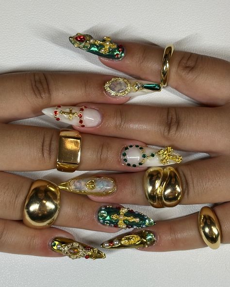 catholic core ⚜️ inspo @nailsbyaleeshah . . . catholic nails, sacred heart nails, religious nails, gold red and green nails, stiletto nails, gel x nails inspo 2024, #nailsnailsnails #nailart #gelxnails #naildesign #gelnails #gelmani #nailsofinstagram #gelx #nailtech #fypシ #explorepage✨ Kali Uchis Inspired Nails, Green Nails Stiletto, Religious Nails, Sacred Heart Nails, Virgin Mary Nails, Catholic Nails, Rosary Nails, Christian Nails, Spiritual Nails