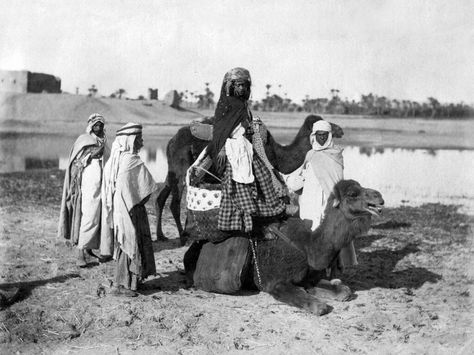 A group of people making an halte, Biskra Region, Algeria,… | Flickr European Culture, Papa Francisco, Ottoman Empire, Armenia, Graphic Image, Human Rights, First World, History, Art