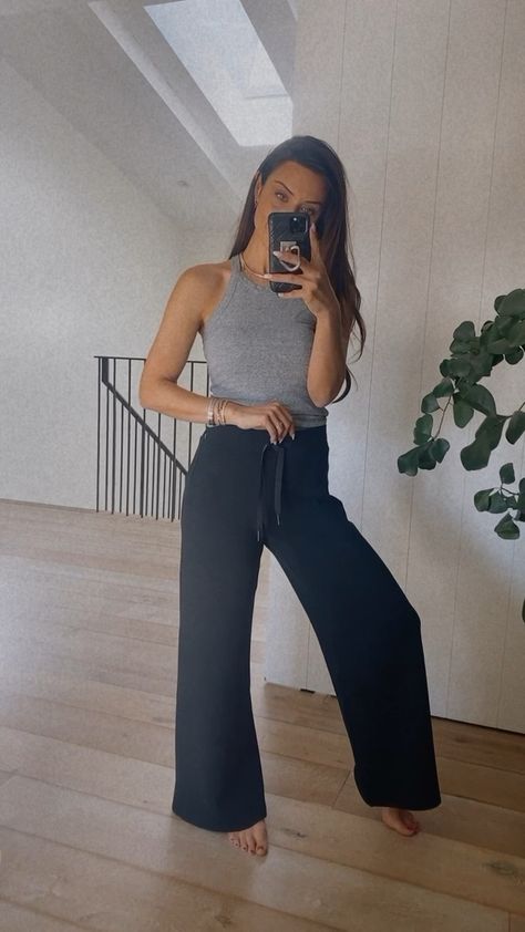 Black Lounge Pants Outfit, Wide Leg Lounge Pants Outfit, Athletic Pants Outfit, Lounge Pants Outfit, Pajama Pants Outfit, Black Lounge Pants, Comfy Lounge Pants, Andee Layne, Lounge Outfits