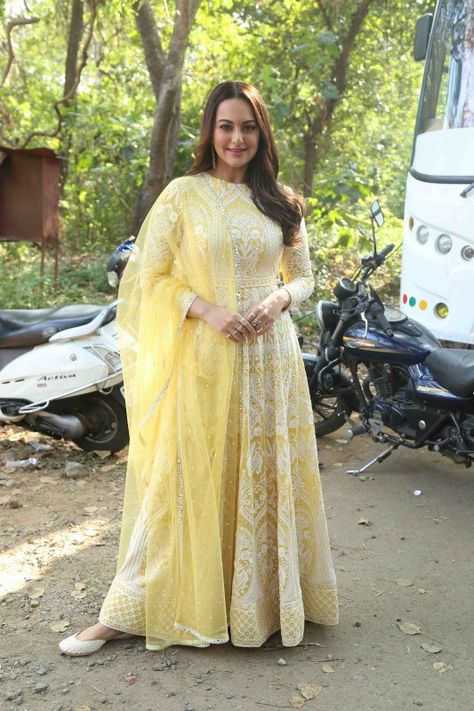 Lucknowi Anarkali, Yellow Anarkali, Ethnic Wears, Trendy Outfits Indian, Lucknowi Chikankari, Indian Designer Suits, Designer Kurti Patterns, Stylish Short Dresses, Indian Dresses Traditional