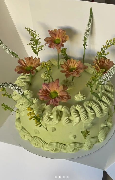 Birthday Cake Frosting Ideas, Nontraditional Birthday Cakes, Indie Wedding Cake, Earthy Cake Ideas, Artsy Chic Cake, Frosting Flower Cake, Earthy Party Decor, Earthy Birthday Cake, Alternative Cake Ideas