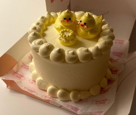 Duckling cake 🐣🐤 Duck Birthday Cake, Duck Cakes, 23 Birthday Cake, Duck Cake, Sweet 17, Duck Birthday, Beautiful Cake Designs, Kawaii Cooking, Mini Cakes Birthday