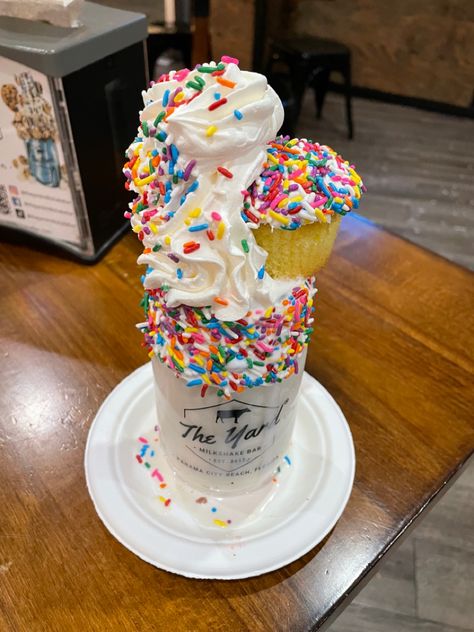 I’m a sucker for anythinf cake batter or cupcake flavored😋 #milkshake #cupcakes #cakebatter #cakeideas #foodphotography #foodstagram #sprinkles Confetti Milkshake, Cake Batter Milkshake, Milkshake Cupcakes, 16 Wishes, Cupcake Flavors, Starbucks Drinks, Cake Batter, New Recipes, Sprinkles