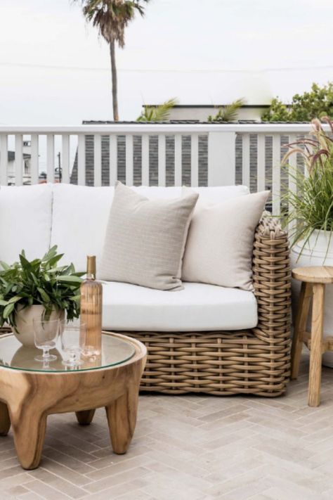 Summer Decor Ideas, Coastal Style Furniture, Painted Outdoor Furniture, Beautiful Outdoor Furniture, Natural Wood Decor, Coastal Patio, Pure Salt, Interior Design Courses, Patio Inspiration