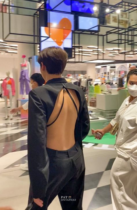 Open Back Suit Men, Backless Suit Men, Backless Top Outfit, Guys Prom Outfit, Road Games, Backless Outfits, Atthaphan Phunsawat, Korean Style Outfits, Modern Suits