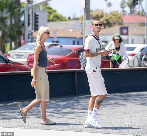 Mia Regan, Birkenstock Clog, Romeo Beckham, Cooler Style, Grocery Shopping, Miu Miu, Birkenstock, Fashion Models, Clogs