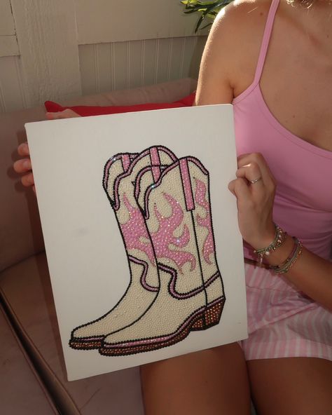 “White and pink boot kit” is now available on my website!!🫶🫶 Details of each DIY kit: Premium wooden canvas with pre-printed designs for easy embellishment. Each kit comes complete with tools, glue, instructions, and beads needed to recreate the trendy artworks featured on my social media. Measurements of canvas : 11inch x 14inch x .75inch Bead On Canvas Art, Beddazling Painting, Badazel Painting, Gem Canvas Art Easy, Gemstone Canvas Art, Rhinestone Art Design, Glitter Painting Ideas, Rhinestone Painting Ideas, Diamond Painting Canvas