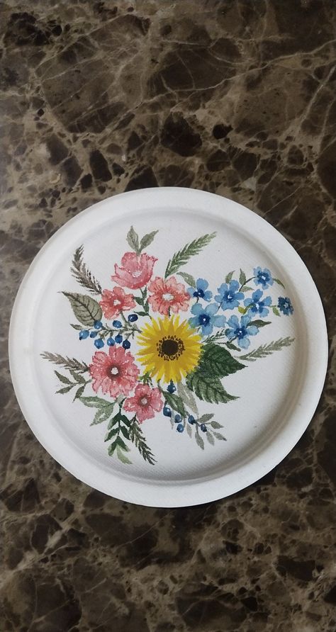 Water colour painting on a paper plate Handmade Ceramic Flowers On Plates, Hand Painted Plates Flowers, Dinner Plate Hibiscus, Floral Painted Plate, Porcelain Plates Floral, Ceramic Painting, Paper Plates, Floral Painting, Flower Painting