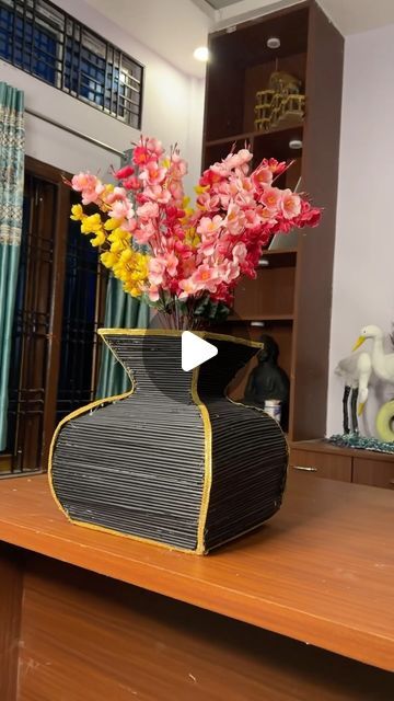 Deep Jyoti Bora on Instagram: "Flower vase diy newspaper #reels #insta #diy #craft" Diy Newspaper, Vase Diy, Diy Vase, August 1, Flower Vase, Flower Vases, Newspaper, Vase, Flowers