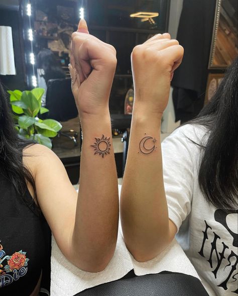 Henna Matching Tattoos, Sun Moon Bff Tattoos, Small Tattoos For Women Matching, Matching Tats With Sister, Matching Bestie Tattoos Aesthetic, Sun And Moon Sister Tattoos For 2, Sun And Moon Tattoo Small Best Friends, Matching Tattoos Sisters Aesthetic, Small Duo Tattoos