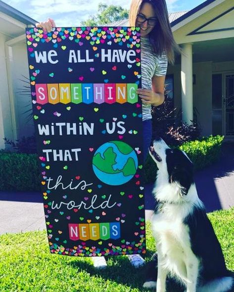 What better way to welcome your students than these ideas for bright classroom doors. (They make great bulletin boards, too!) Classroom Door Displays, School Door Decorations, Classroom Doors, School Doors, Classroom Board, School Displays, Door Decorations Classroom, Diy Classroom, School Bulletin Boards