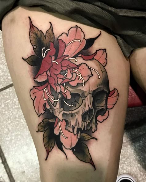 Floral Skull Tattoos, Tattoo Crane, Neo Tattoo, Skull And Flowers, Tattoo Zeichnungen, Sugar Skull Tattoos, Geniale Tattoos, Tattoo Portfolio, Flowers Tattoo