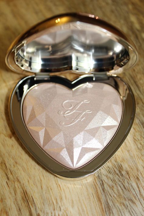 To Faced Highlighter, Too Faced Highlighter Heart, Too Faced Highlighter Diamond, Streamer Makeup, Evening Eye Makeup, Too Faced Highlighter, Blinded By The Light, Diy Makeup Storage, Ray Of Light