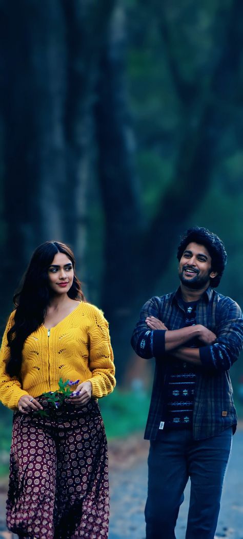 Hii Nanna Images, Hii Nana Movie Images, Nanum Rowdy Than Images Hd, Telugu Movies Aesthetic, Hi Nana Movie Images, Hi Nanna Movie Pics Nani And Mrunal, South Movie Couple, Hi Nanna Mrunal Thakur Outfits, Hi Nanna Movie Images