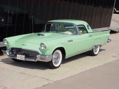 images of 57 thunderbird | Seafoam Green Car Old Fashioned Cars, Studebaker Trucks, Old Vintage Cars, Ford Classic Cars, Old Classic Cars, Pretty Cars, Ford Thunderbird, Classic Cars Vintage, Car Auctions