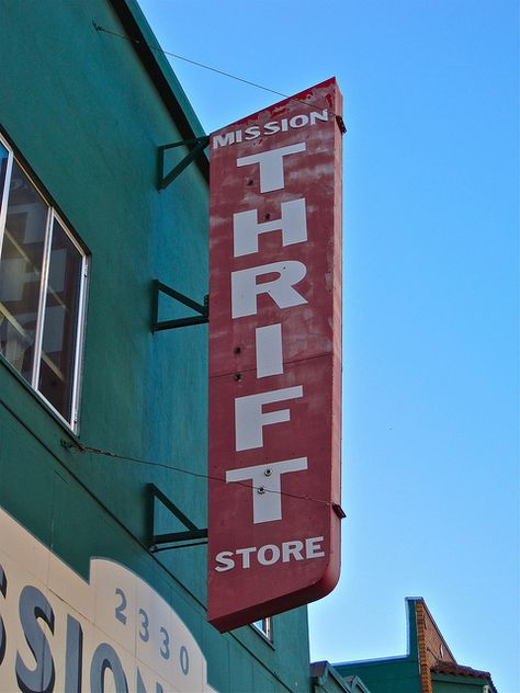 Go Thrifting Thrifting Tips, Thrift Store Shopping, Money Saving Mom, Thrift Store Crafts, Frugal Tips, Saving Ideas, Store Signs, Thrift Store Finds, Money Saver