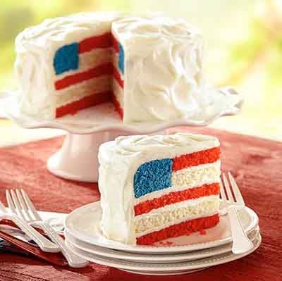 GOD BLESS AMERICA CAKE ~ Use your favorite Gluten Free cake ~ "Hattie The Gluten Free Farm Girl" ~~ American Flag Cake from Land O'Lakes Flag Cake Recipe, American Flag Cake, Coconut Dessert, Flag Cake, Patriotic Food, 4th Of July Cake, 4th Of July Desserts, Brownie Desserts, Fourth Of July Food