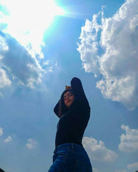 #standingpose #clouds #poseideas #stayathomeshoot #terraceshoot #sunlight Photoshoot In Sunlight, Poses For Terrace Photoshoot, Terrace Photography Poses, Sunlight Pictures Photo Ideas, Photoshoot On Terrace, Terrace Photo Poses, Terrace Picture Poses, Sunlight Selfie Ideas, Poses On Terrace