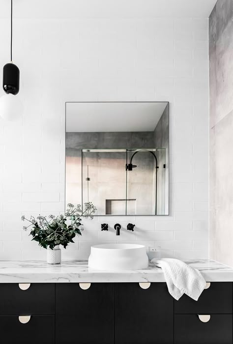 Minimal Bathrooms, Monochrome Bathroom, Black And White Bathroom, Interior Design Minimalist, White Interior Design, Bathroom Goals, Bathroom Renos, Laundry In Bathroom, Black Bathroom