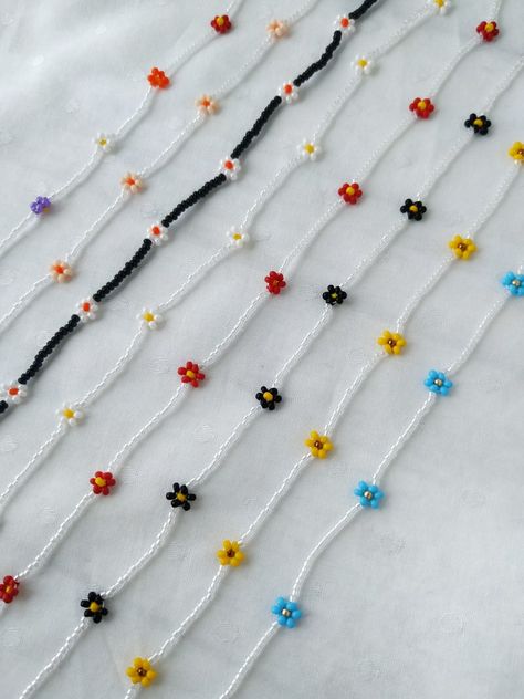 Bead Rings Diy, Seed Bead Rings Diy, Seed Bead Daisy, Seed Bead Rings, Bead Daisy, Beaded Flower Necklace, Diy Pearl Necklace, Diy Necklaces Tutorial, Beaded Pearl Necklace