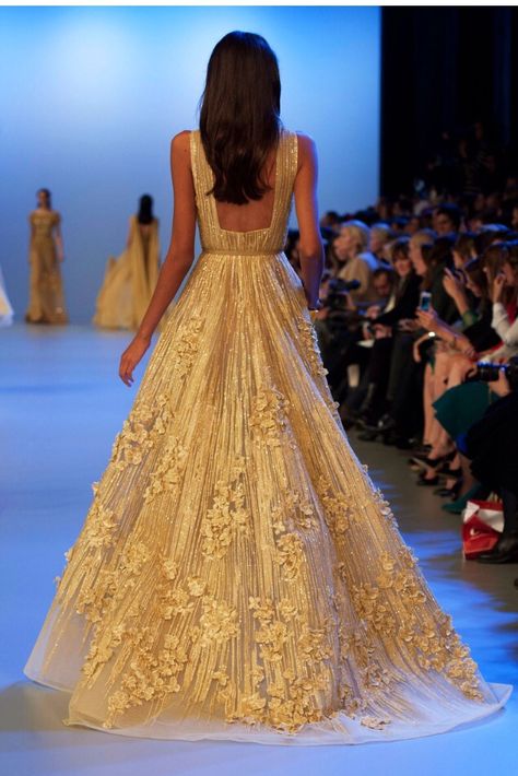 Elie Saab Couture, Gold Gown, Moda Paris, فستان سهرة, Gala Dresses, Glam Dresses, Gown Dress, Gorgeous Gowns, Elie Saab