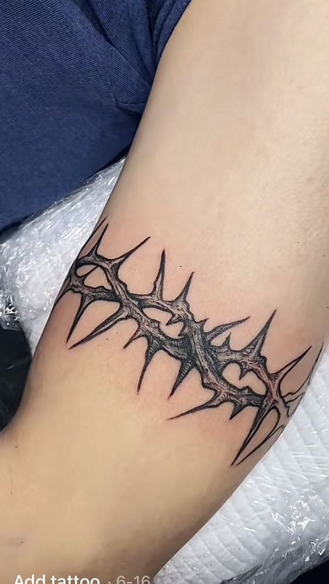 Cute Halloween Tattoos, Thorn Tattoo, Around Arm Tattoo, Wrist Tattoo Ideas, Crazy Tattoos, Band Tattoo Designs, Cross Tattoo For Men, Weird Tattoos, Tattoo Bracelet