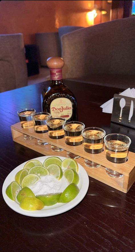 Drinks Alcohol Story Instagram, Don Julio Cocktails, Liquor Snapchat Story, Liquor Snapchat, Achole Drinks Aesthetic, Bar Aesthetic Night Party Drinks, Liquor Drinks Party Aesthetic, Eating Food Funny, Night Bar