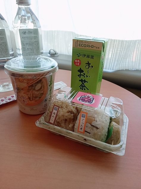 Delicious breakfast from quarantine hotel https://www.alojapan.com/446198/delicious-breakfast-from-quarantine-hotel/ #Food, #JapaneseFood, #Reddit, #RedditJapaneseFood Breakfast In Japan, Hotel Food, Delicious Breakfast, Yummy Breakfast, Tokyo Japan, Japanese Food, Aesthetic Food, Takeout Container, Tokyo