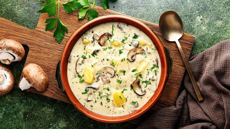 One-Pot Potato & Mushroom Chowder Diet Soup Recipes, Creamy Mushroom Soup, Bawang Bombay, Mushroom Soup Recipes, Soup Diet, Vegetable Soup Recipes, Andouille Sausage, Delicious Vegetables, Miso Soup